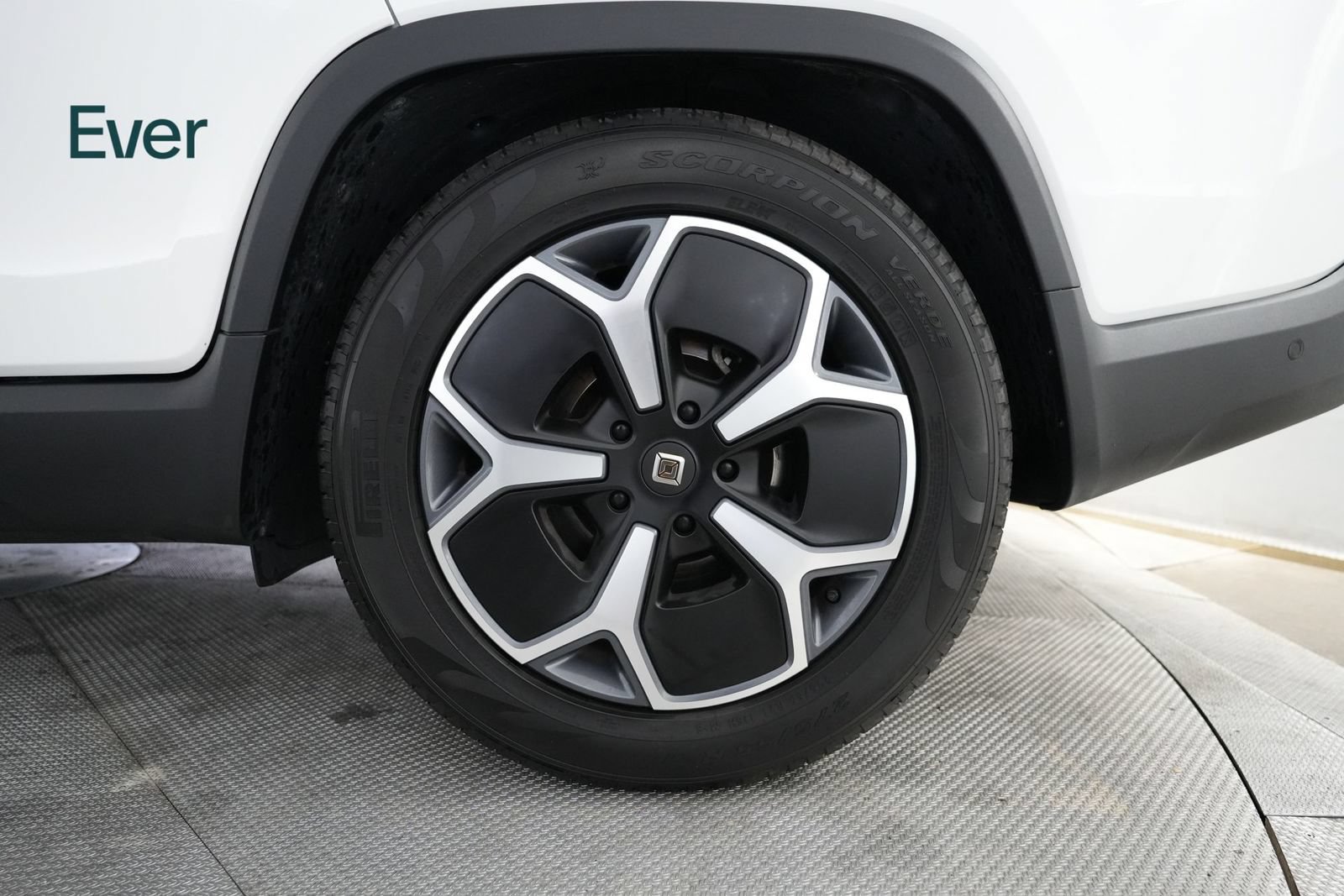 Used 2023 Rivian R1T Adventure AWD/4WD image 9