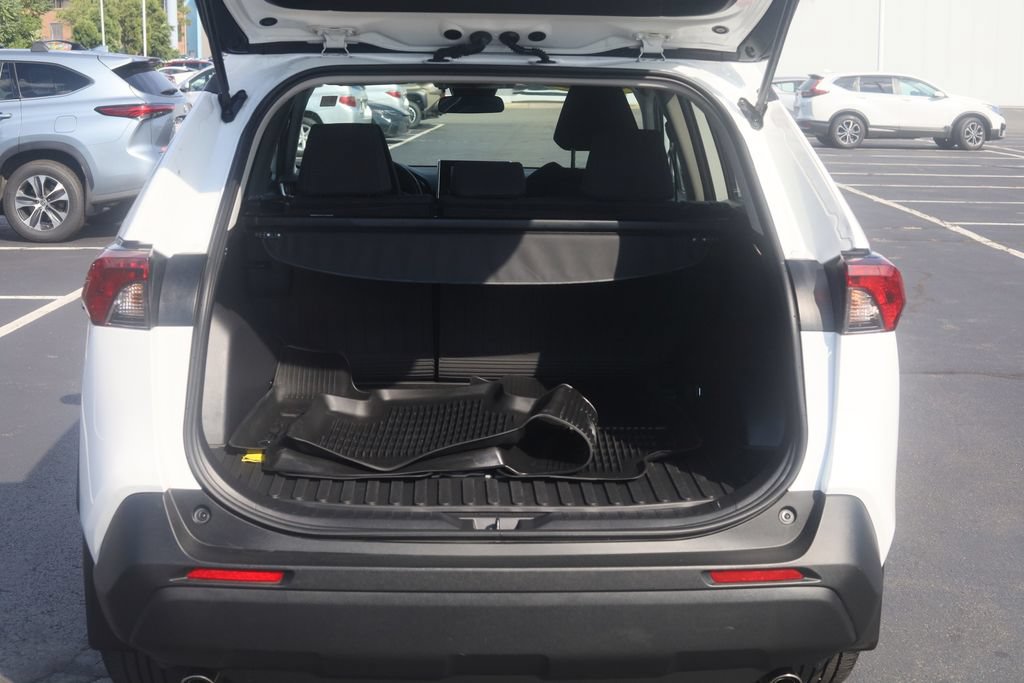 Used 2023 Toyota RAV4 LE AWD/4WD image 28