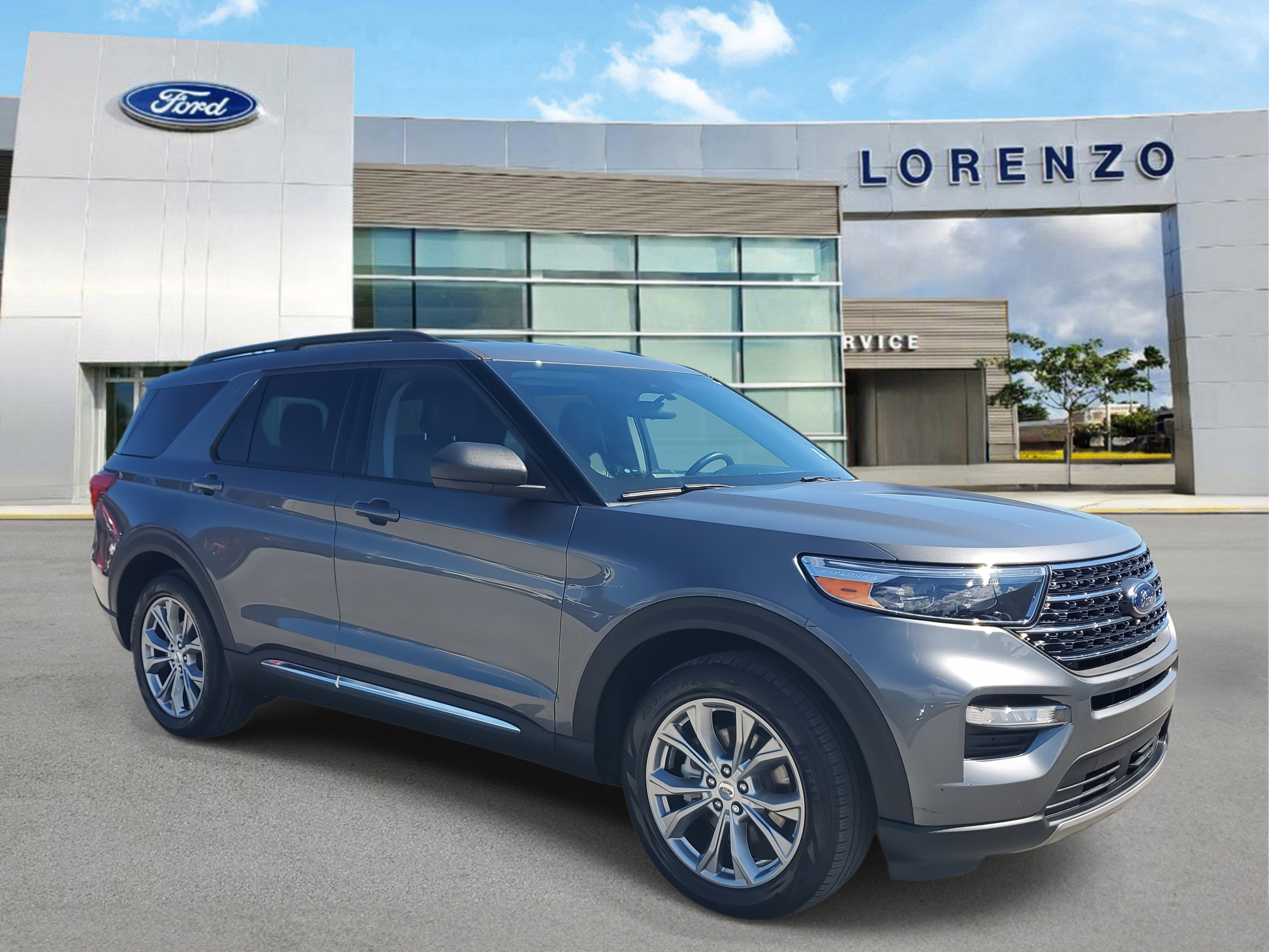 Used 2022 Ford Explorer XLT w/ Equipment Group 202A image 3