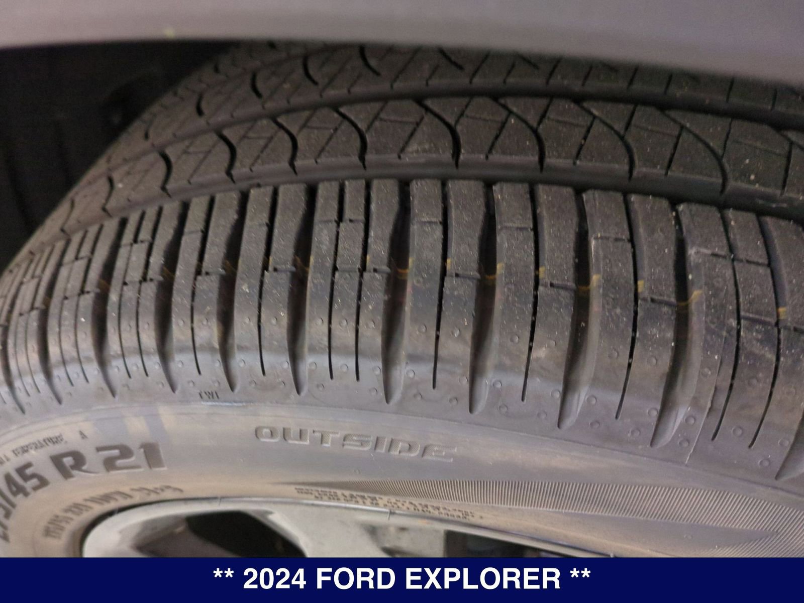 New 2024 Ford Explorer ST-Line w/ Class IV Trailer Tow Package image 34