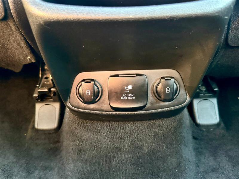 Used 2020 Hyundai Santa Fe Limited AWD/4WD image 30