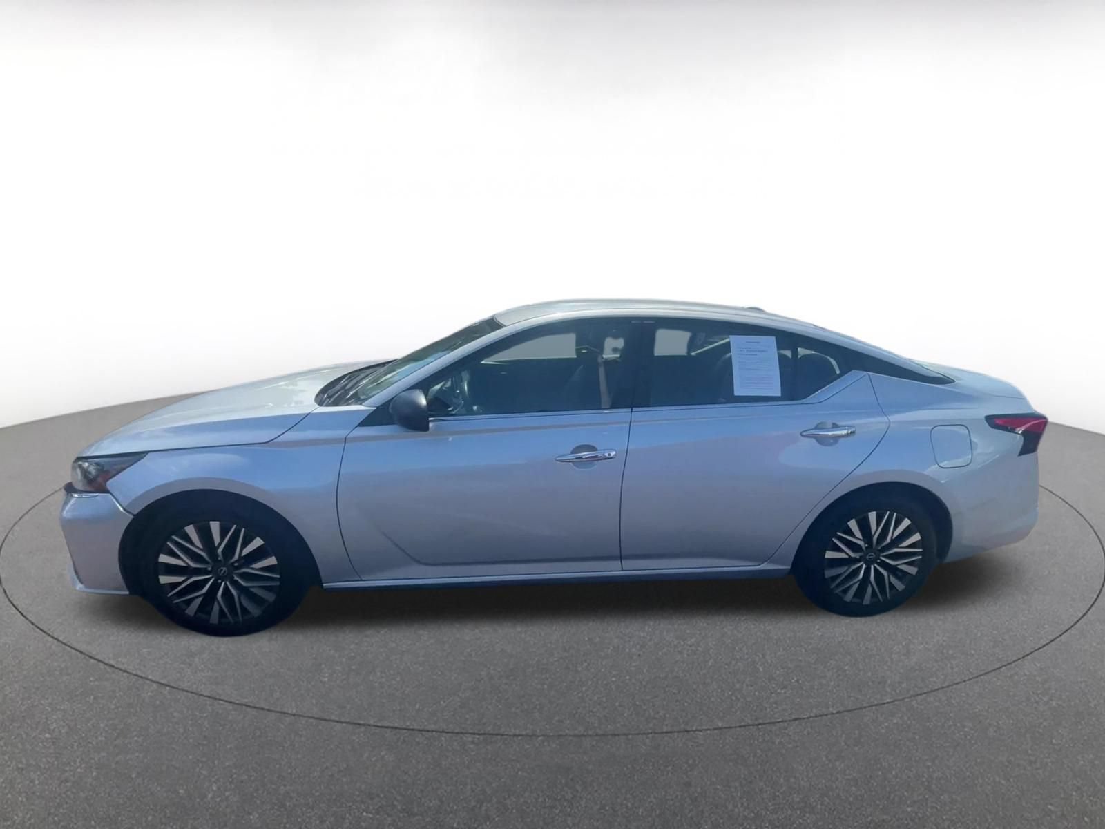 Used 2025 Nissan Altima 2.5 SV FWD image 9
