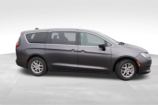 Used 2023 Chrysler Voyager LX FWD image 2
