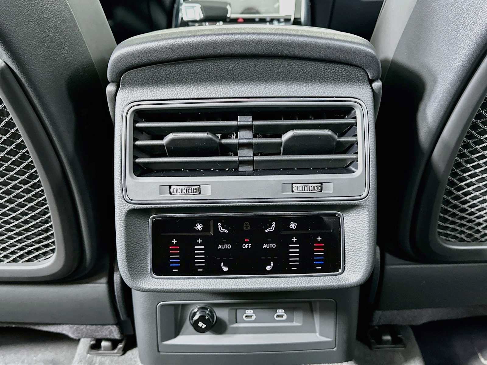 New 2026 Audi SQ8 Prestige AWD/4WD image 24