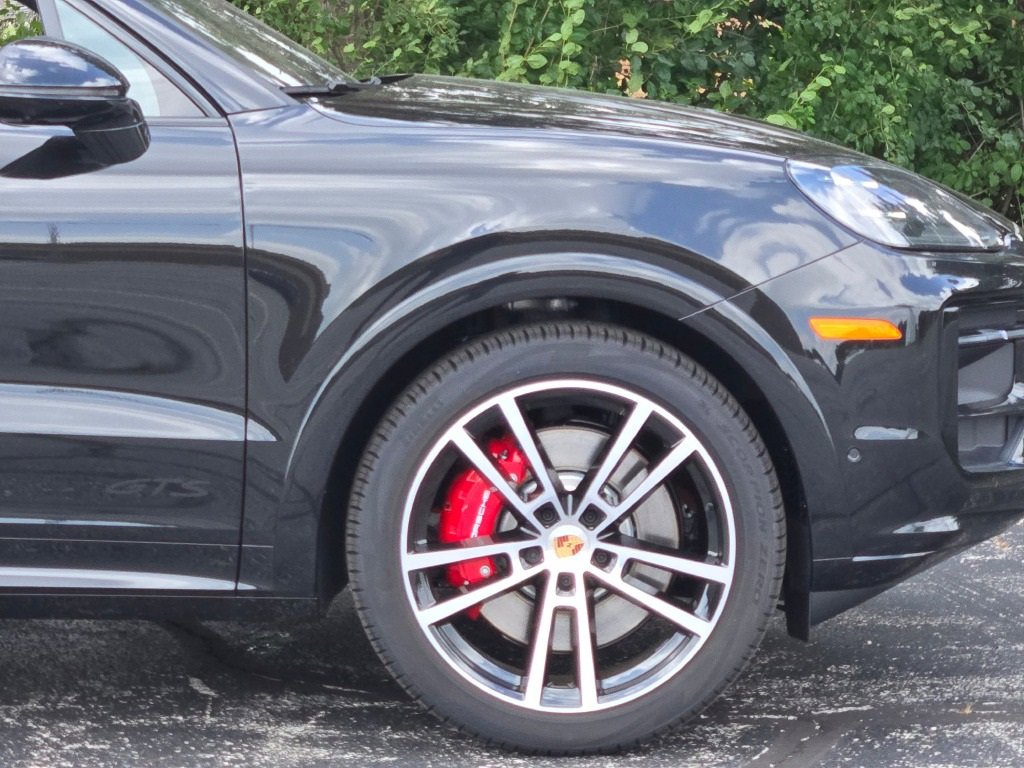 New 2025 Porsche Cayenne GTS image 13