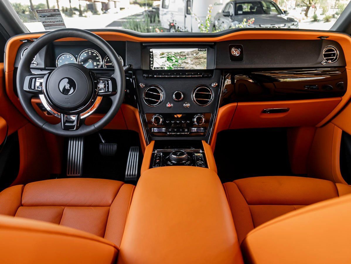 Certified 2023 Rolls-Royce Cullinan Black Badge w/ Dark Exterior Package AWD/4WD image 4