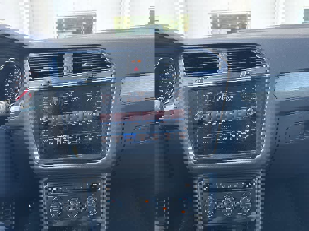 Used 2021 Volkswagen Tiguan SE R-Line AWD/4WD image 19