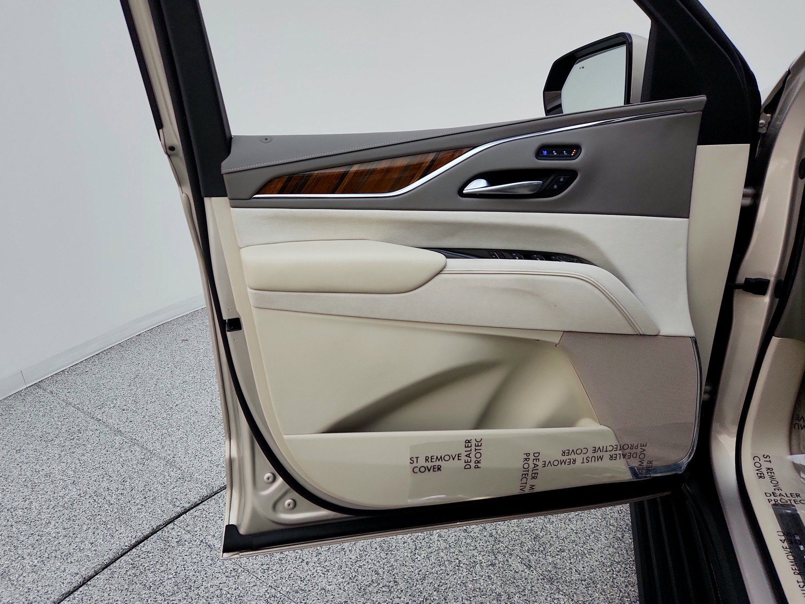 Used 2024 Cadillac Escalade ESV Premium Luxury Platinum w/ LPO, Floor Liner Package AWD/4WD image 23