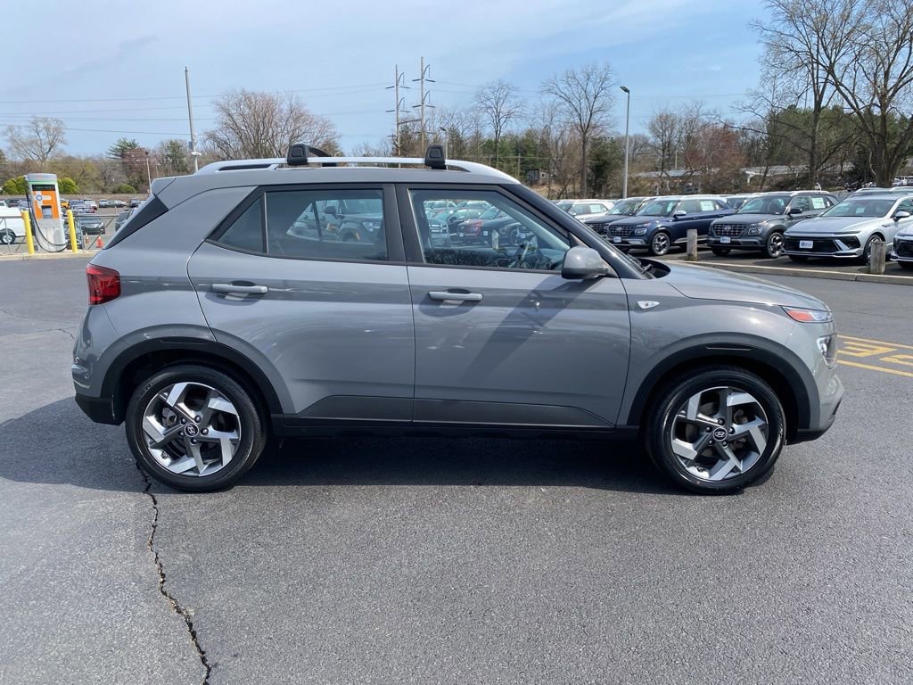 Certified 2022 Hyundai Venue SEL image 2