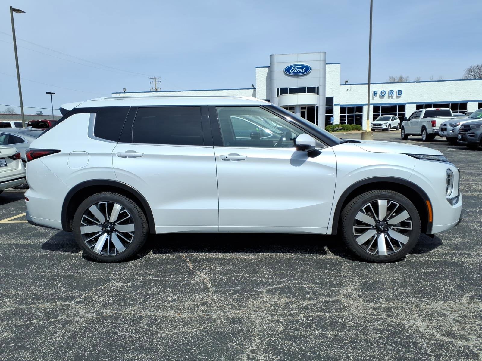 Used 2025 Mitsubishi Outlander SEL image 30