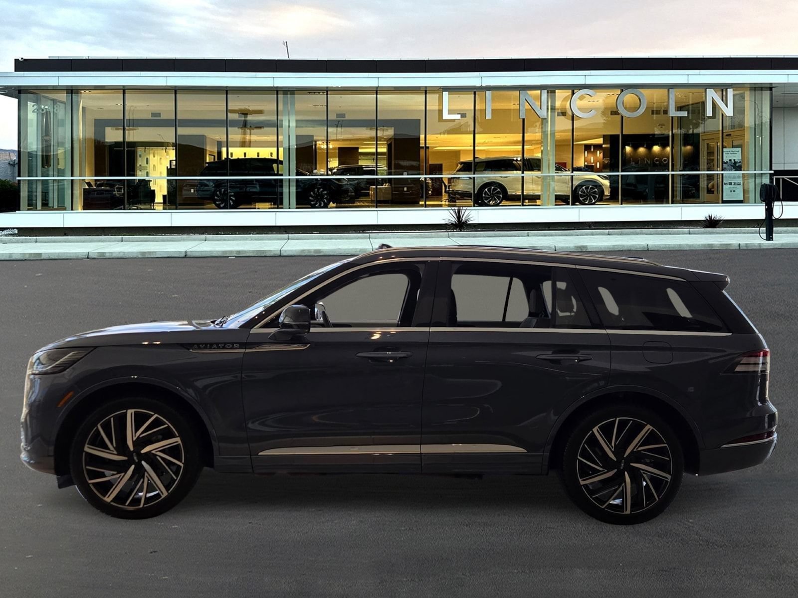 New 2026 Lincoln Aviator Black Label w/ Dynamic Handling Package AWD/4WD image 3