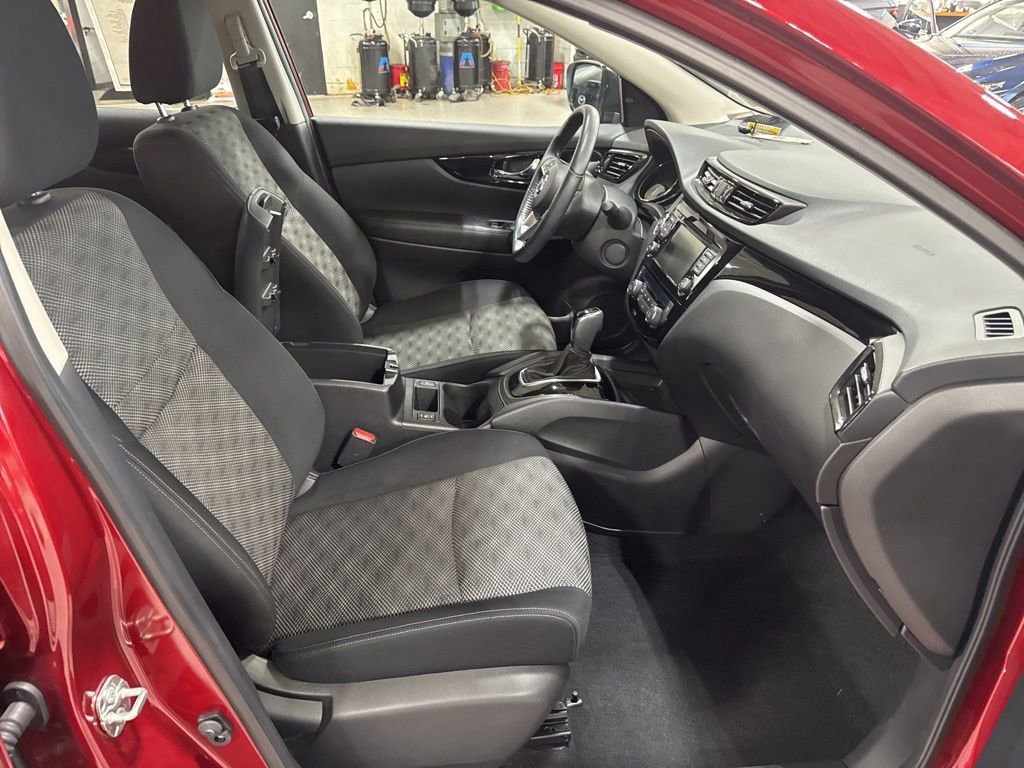 Used 2022 Nissan Rogue Sport SV image 11