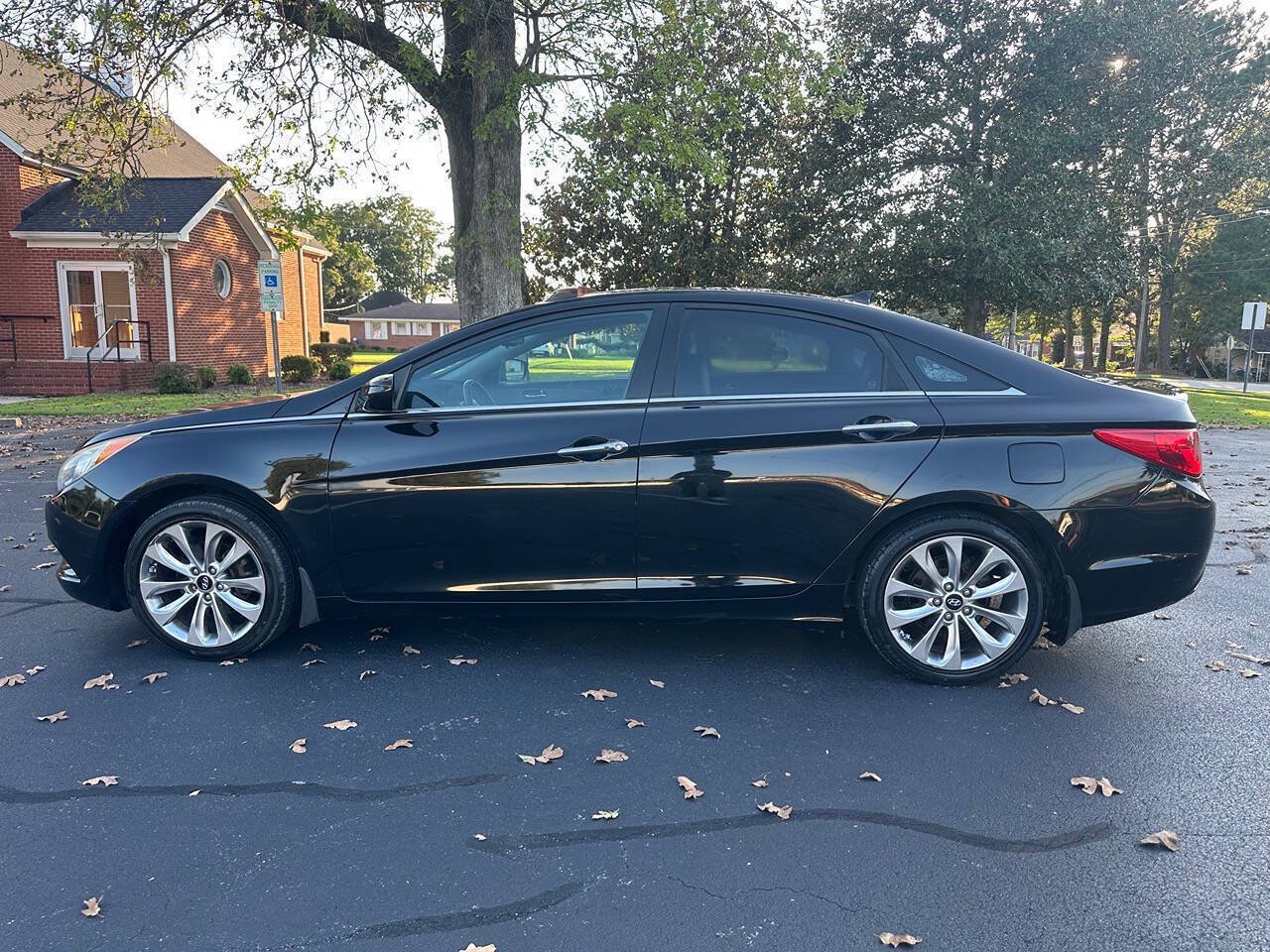 Used 2013 Hyundai Sonata SE w/ Navigation & Sunroof Pkg FWD image 9