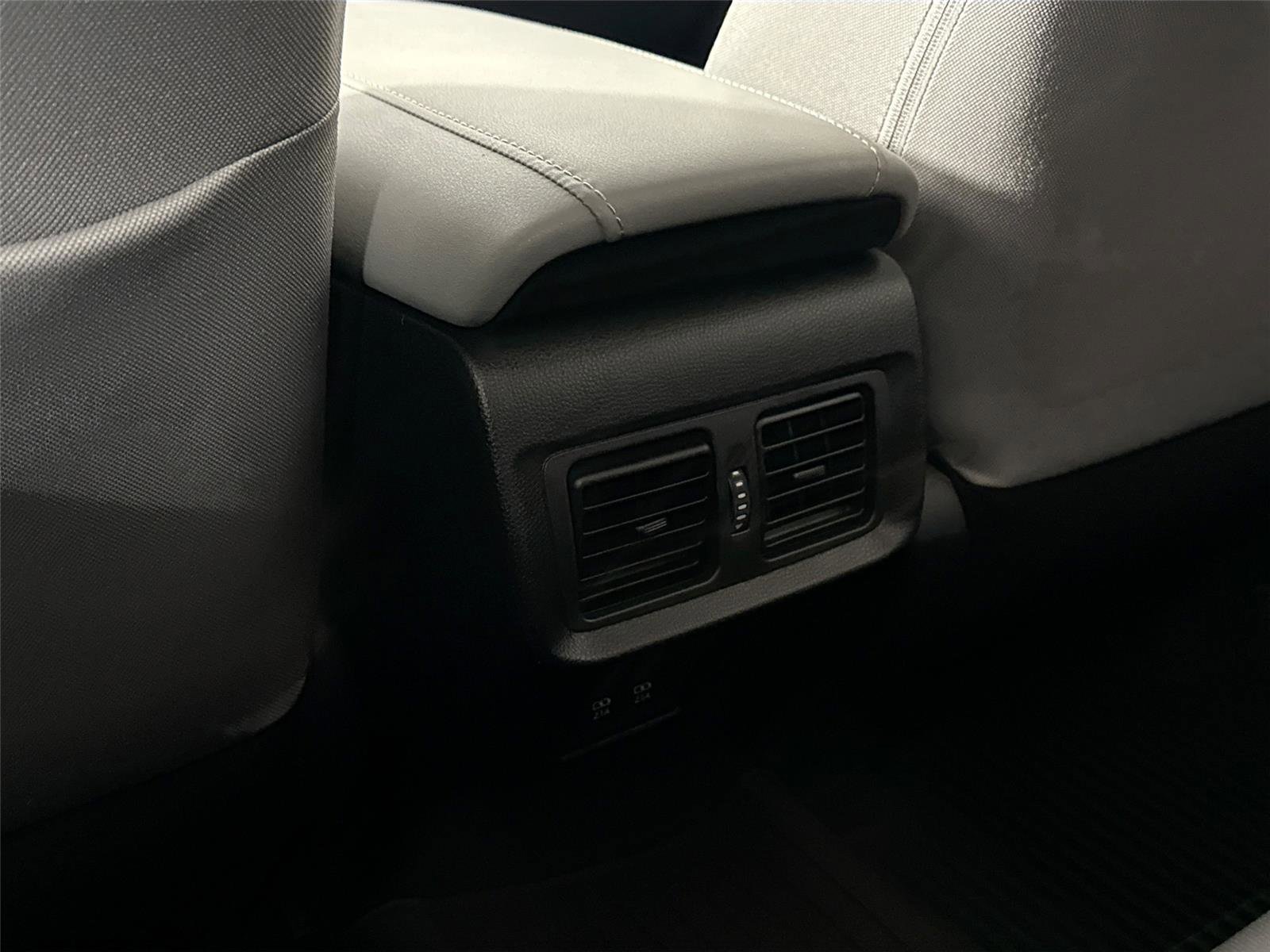 Certified 2022 Toyota Venza XLE image 33