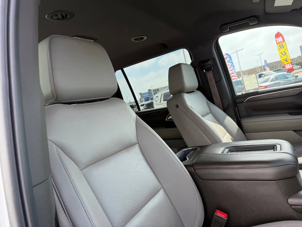 Used 2024 Chevrolet Suburban LT RWD image 22