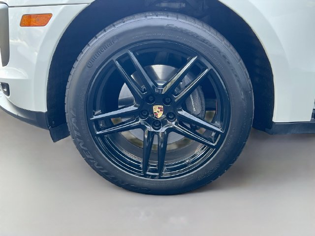 Certified 2020 Porsche Macan AWD/4WD image 34