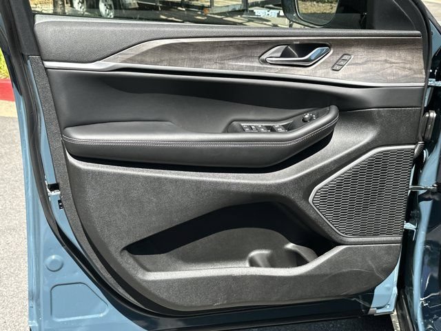 New 2026 Jeep Grand Cherokee Limited w/ Limited Altitude Package RWD image 11