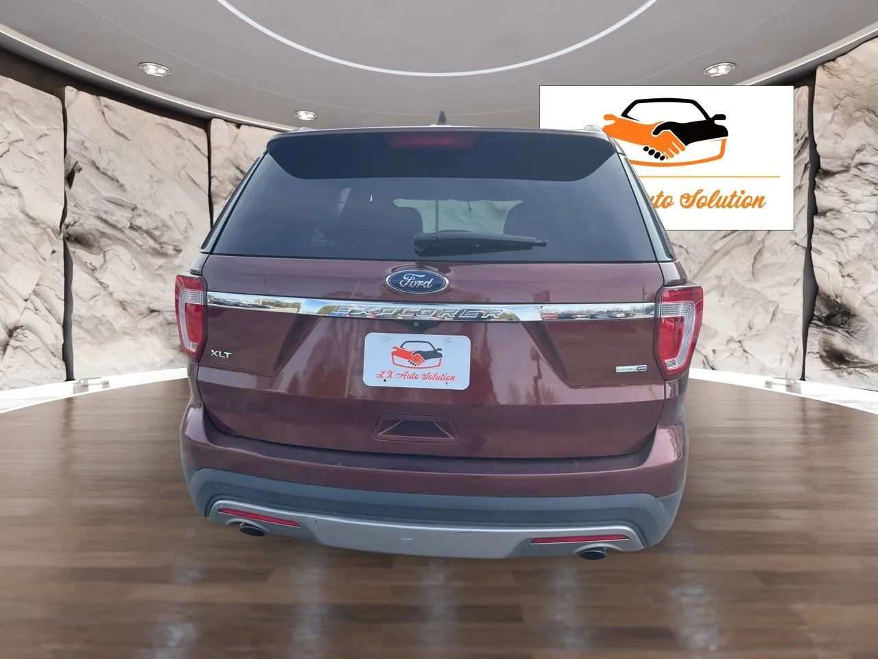 Used 2016 Ford Explorer XLT w/ Equipment Group 201A image 4