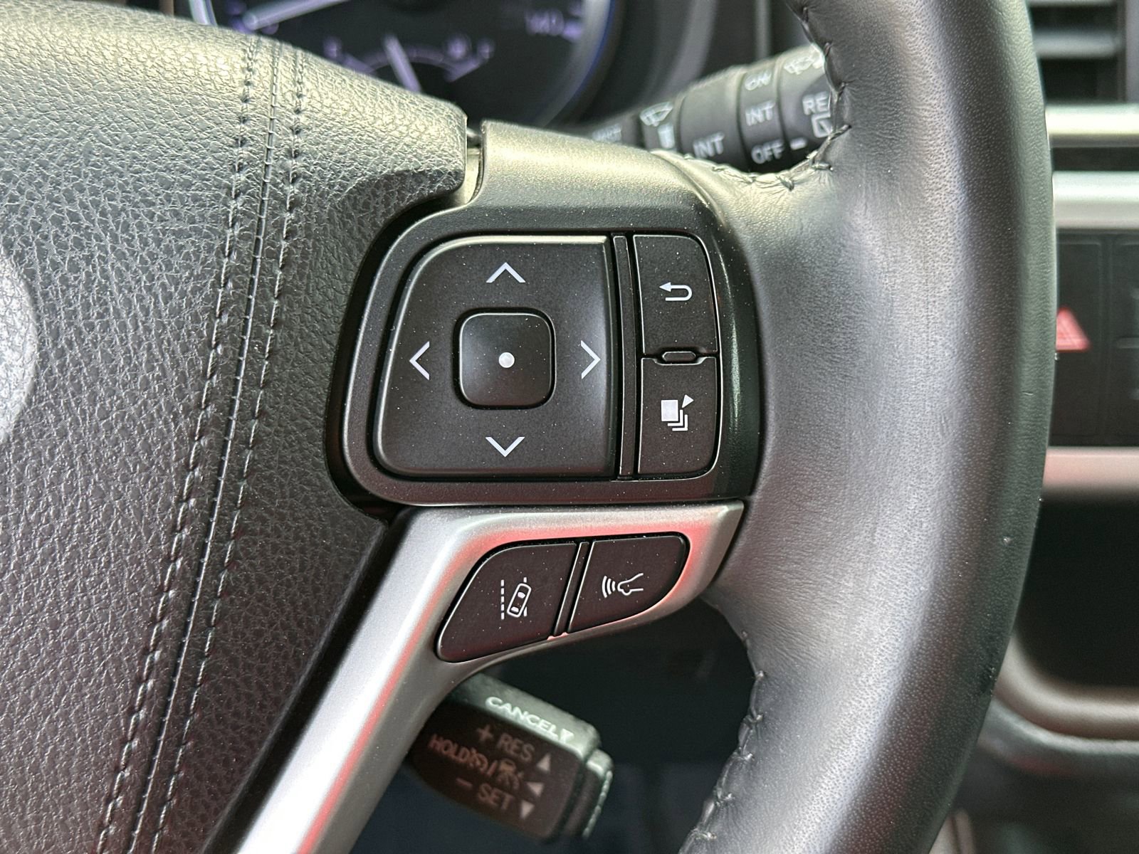 Used 2019 Toyota Highlander XLE image 27