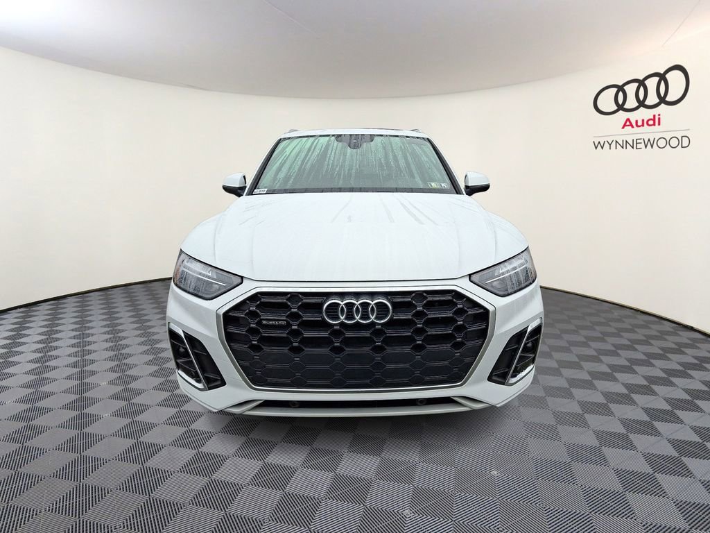Used 2023 Audi Q5 2.0T Premium w/ Convenience Package image 2