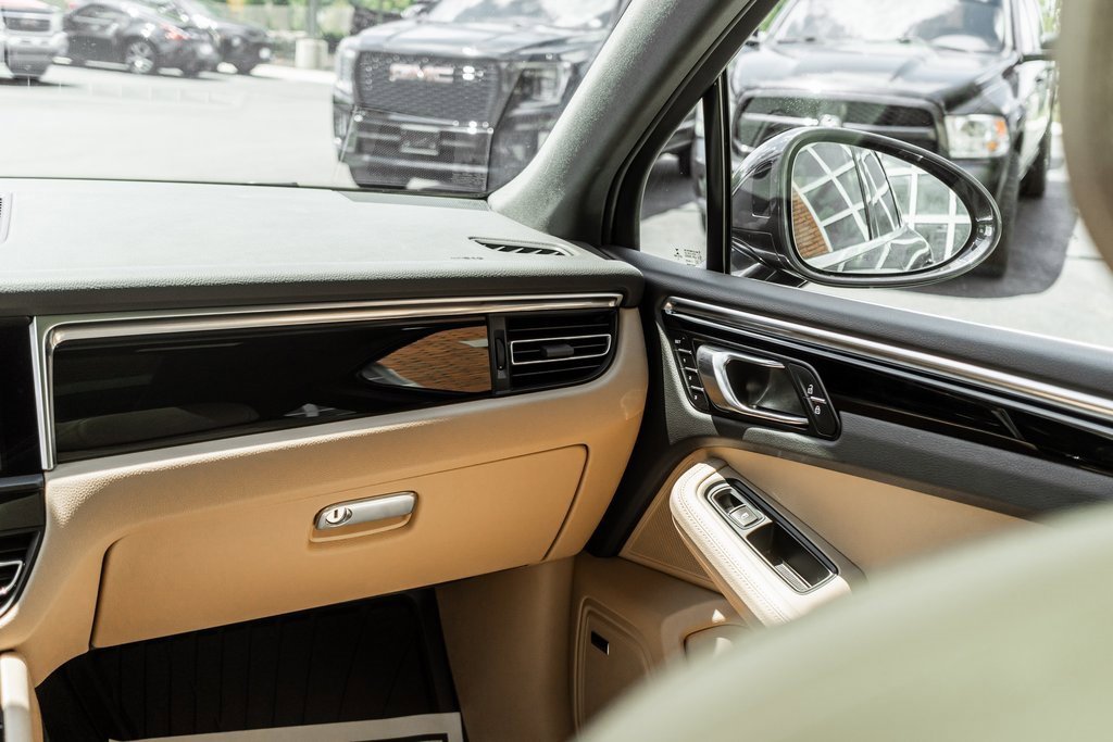 Used 2022 Porsche Macan image 14