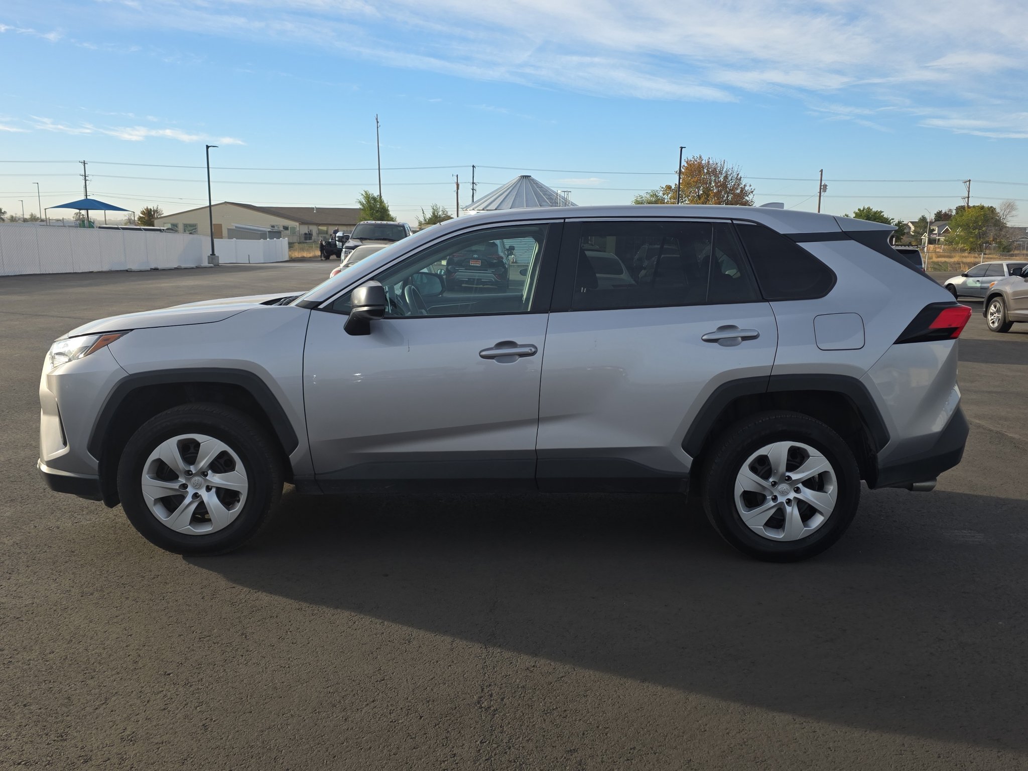 Used 2025 Toyota RAV4 LE AWD/4WD image 4