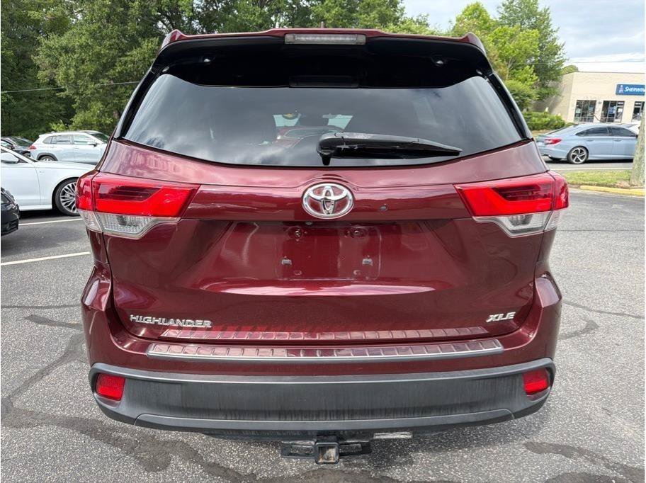 Used 2018 Toyota Highlander XLE FWD image 5