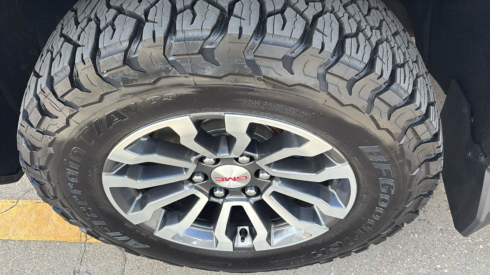 Used 2023 GMC Sierra 1500 AT4 w/ AT4 Premium Package AWD/4WD image 14