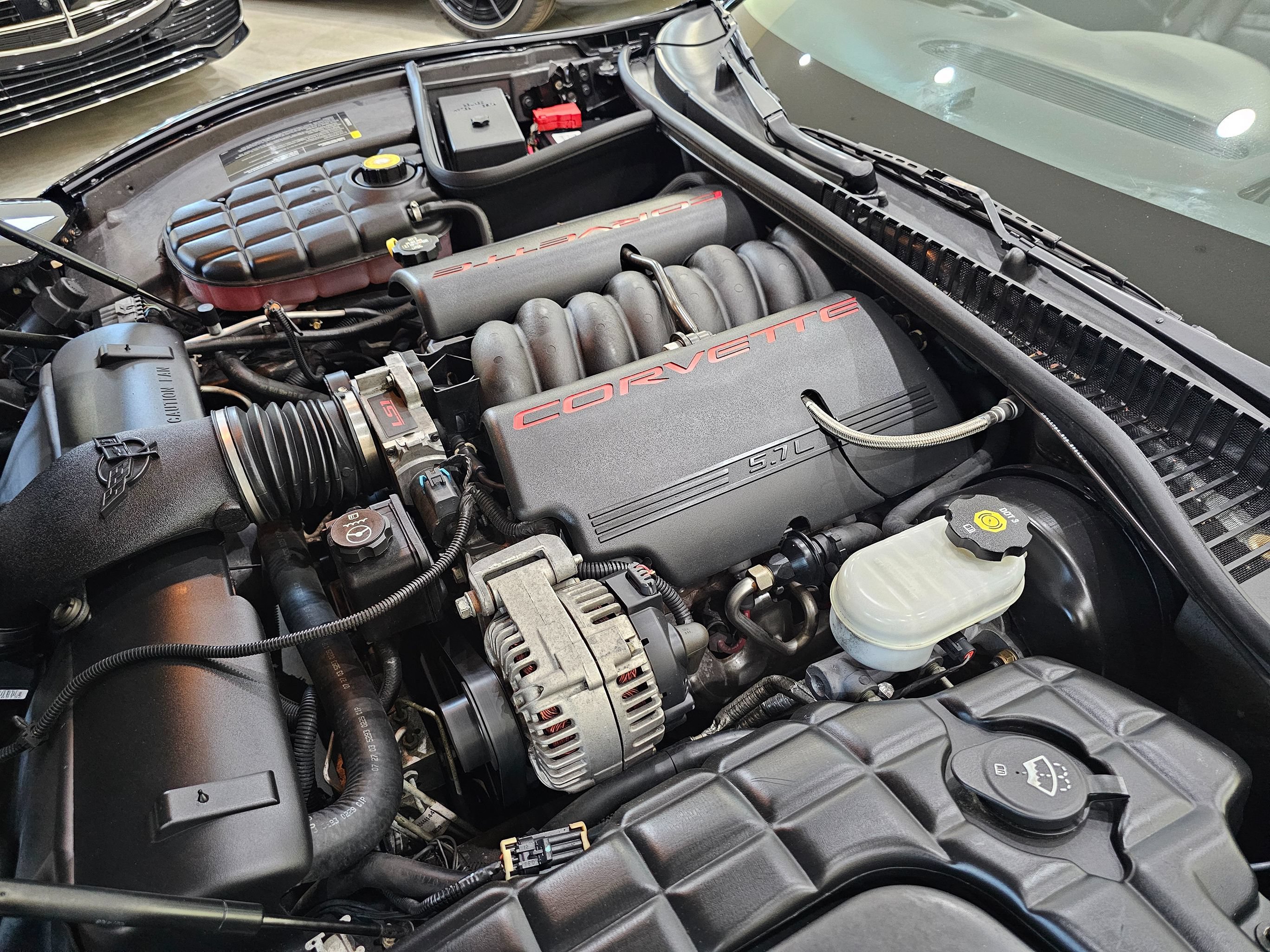 Used 2004 Chevrolet Corvette Convertible w/ Preferred Equipment Group RWD image 33