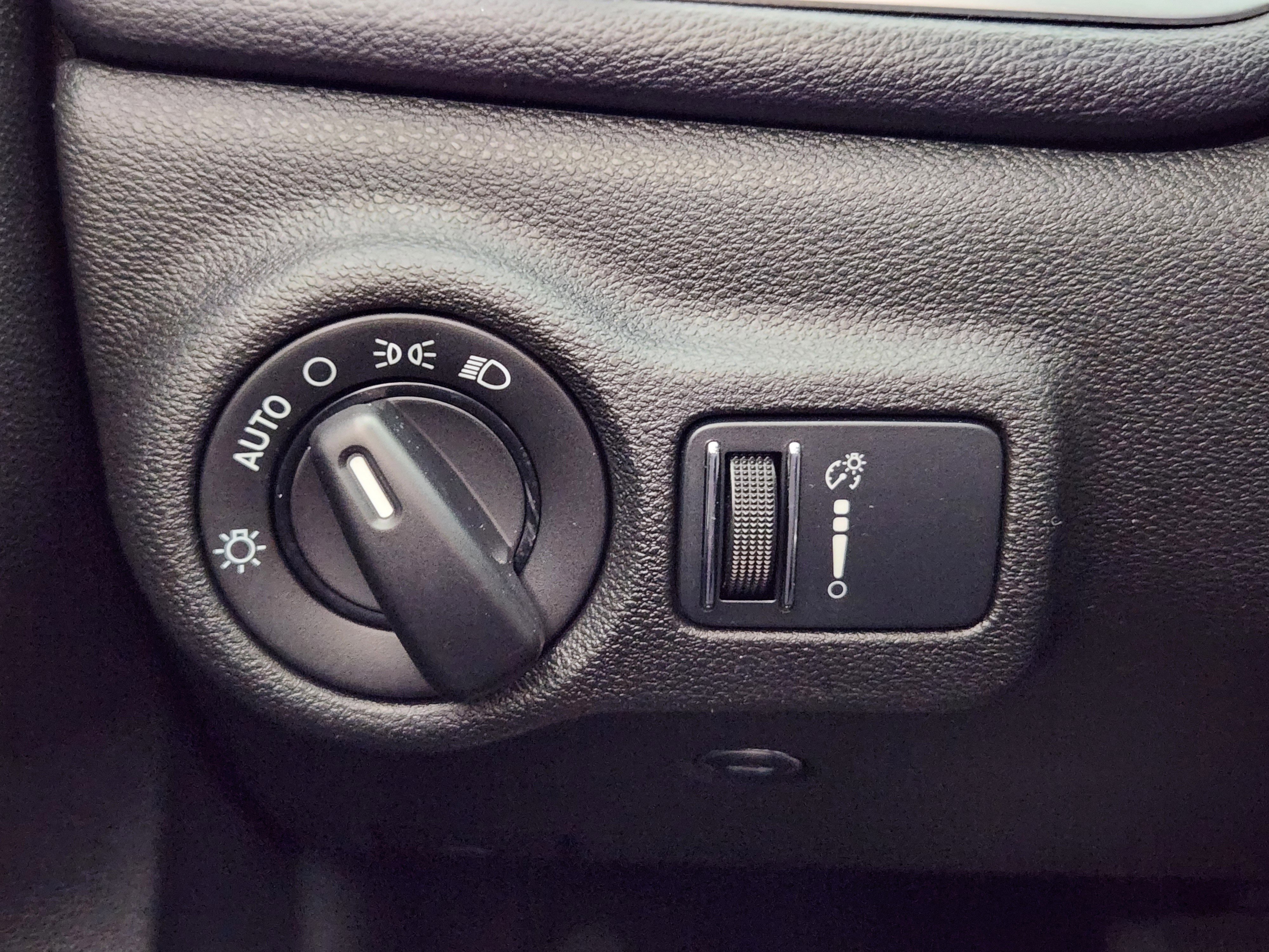 Used 2015 Dodge Dart SXT FWD image 25