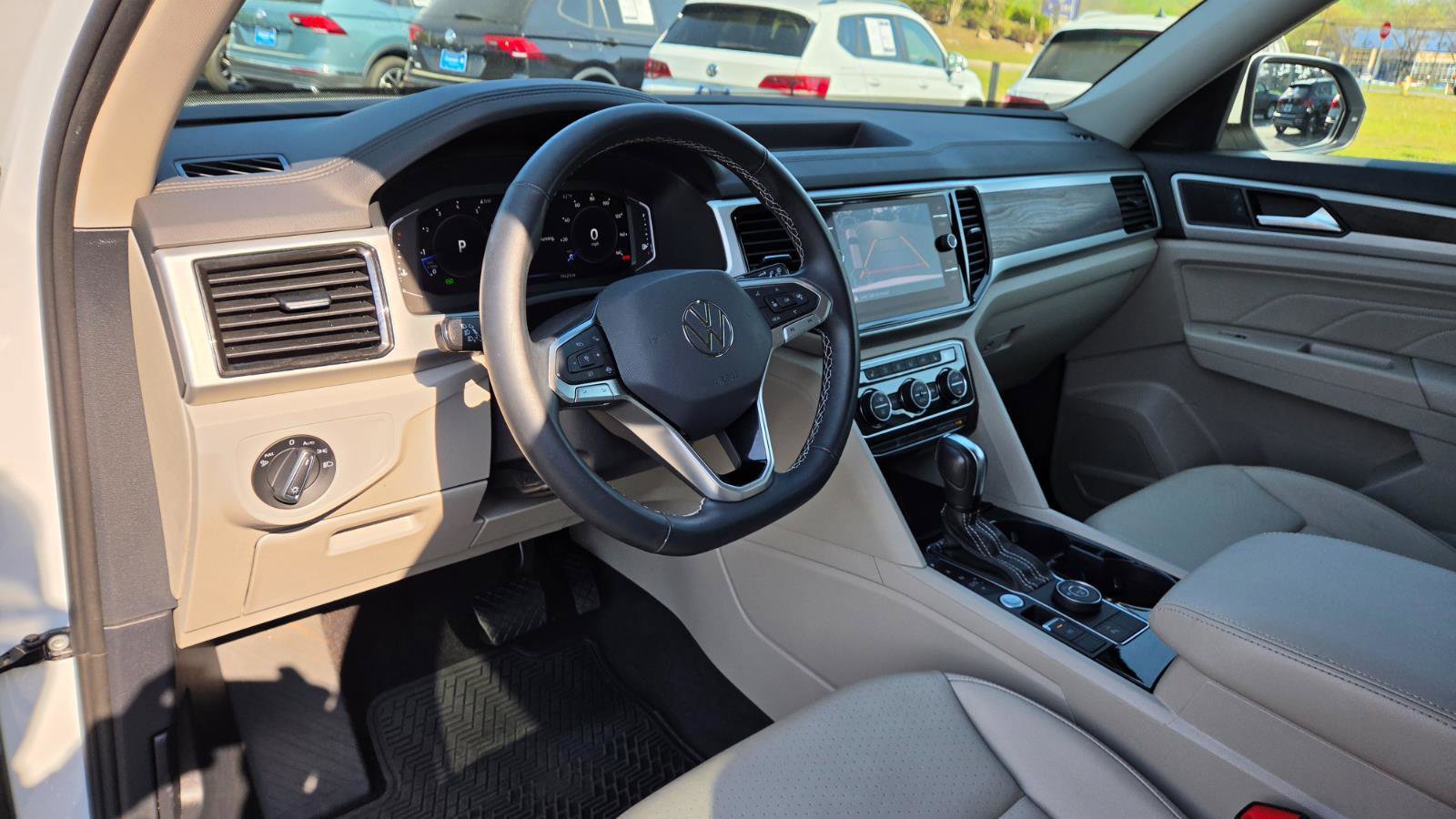 Certified 2022 Volkswagen Atlas SE image 6