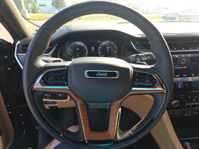 Used 2025 Jeep Grand Cherokee Summit AWD/4WD image 3