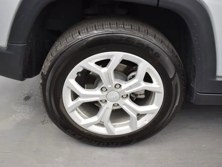 Used 2024 Jeep Compass Latitude image 36