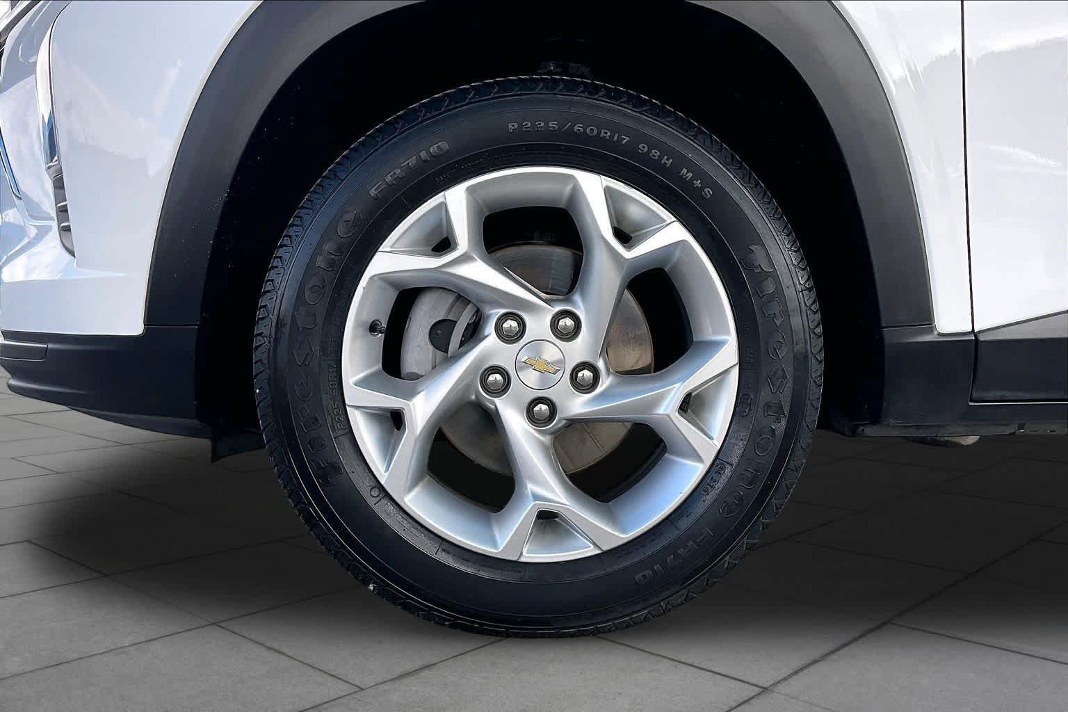 Used 2024 Chevrolet Trax LS w/ LS Convenience Package FWD image 10