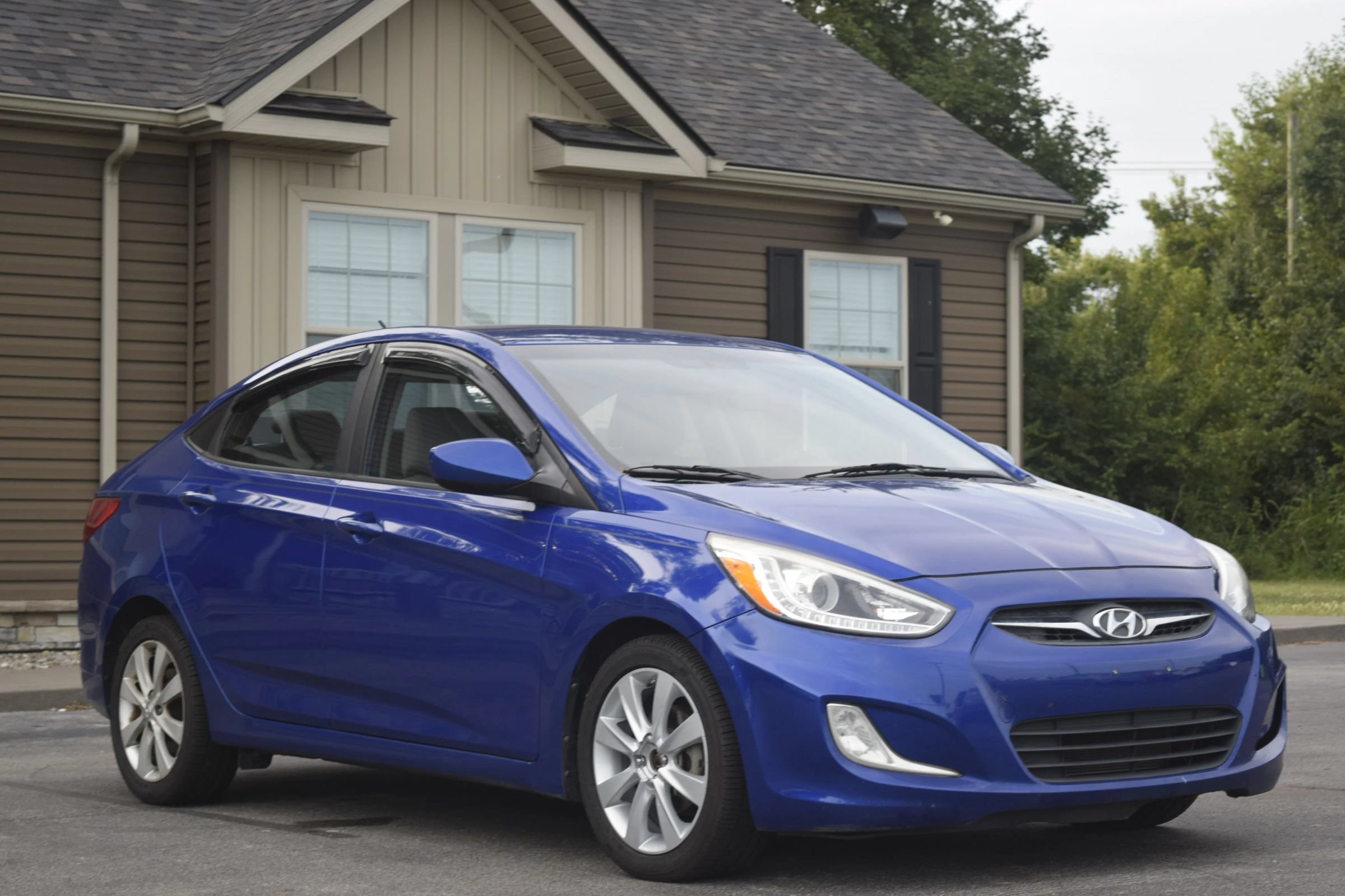 Used 2014 Hyundai Accent GLS w/ Option Group 2 FWD image 1