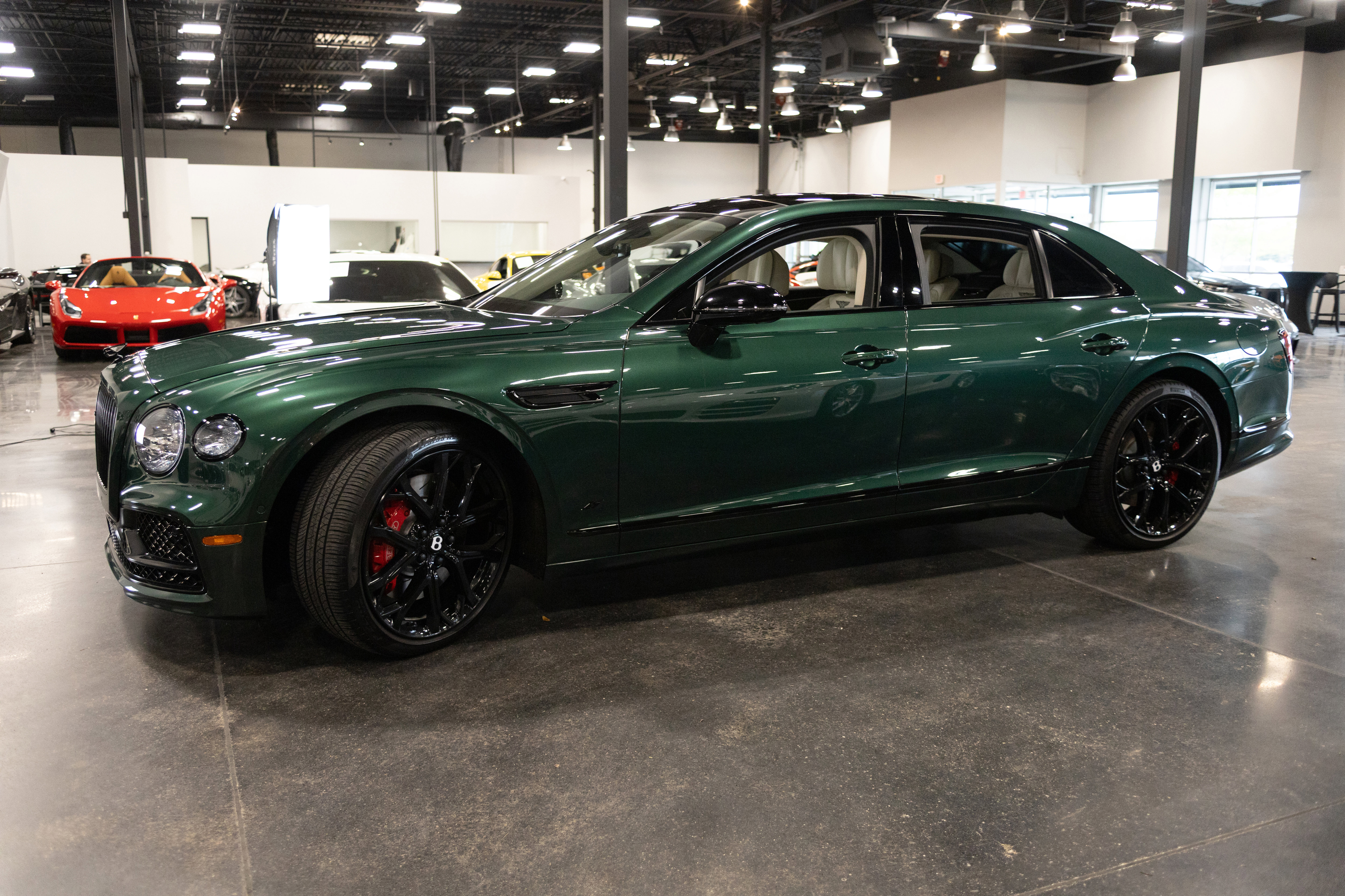 Used 2023 Bentley Flying Spur Plug-In Hybrid AWD/4WD image 10