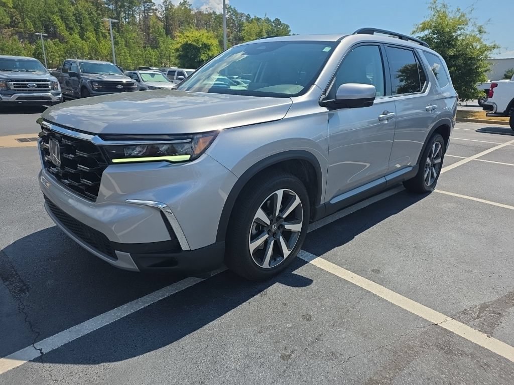 Used 2023 Honda Pilot Touring image 2
