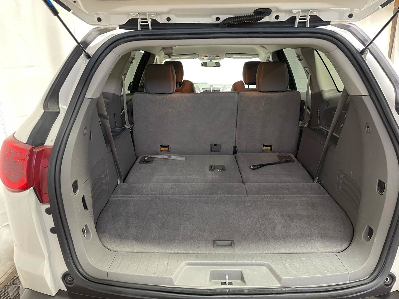 Used 2011 Chevrolet Traverse LT AWD/4WD image 19