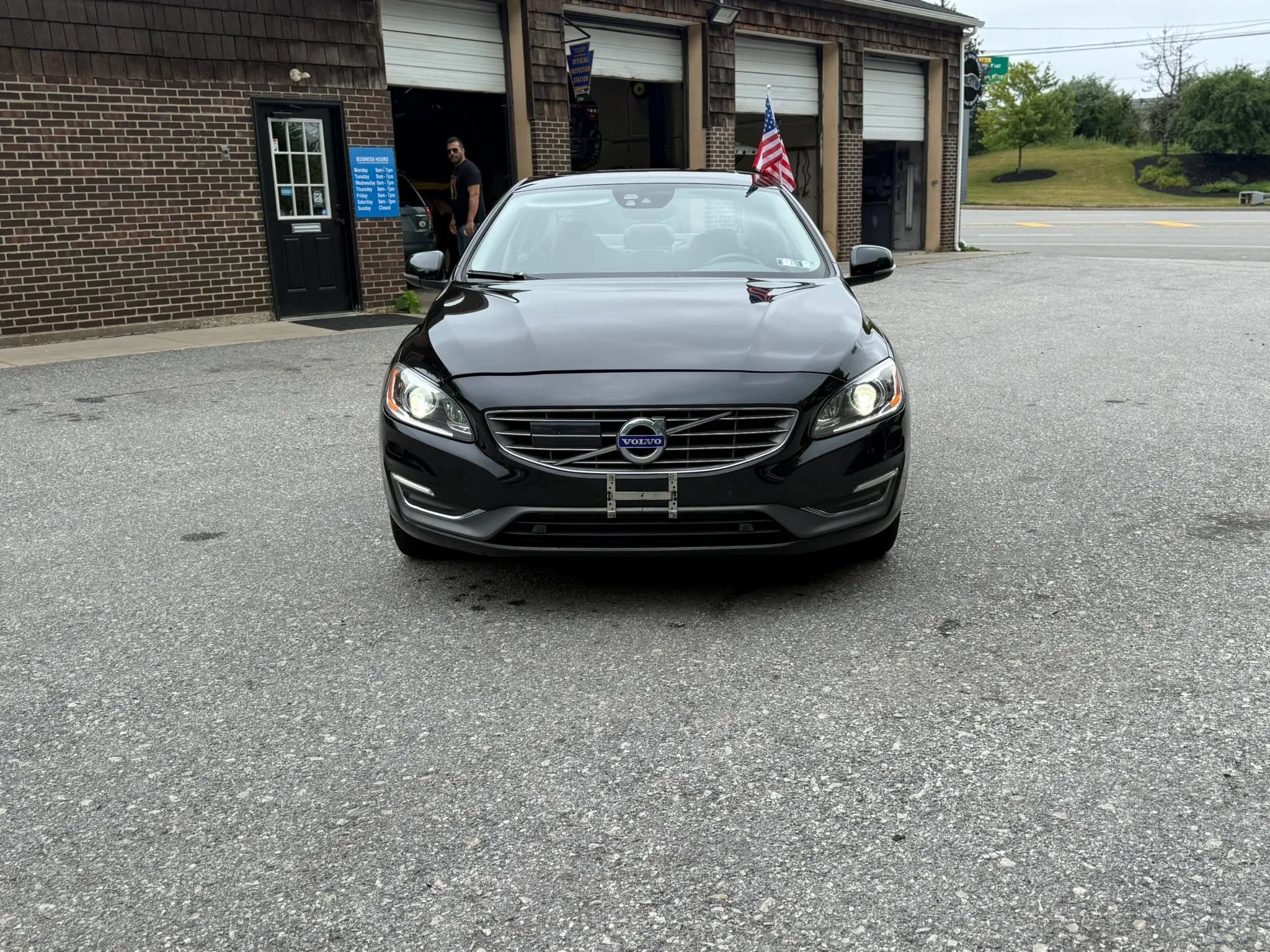 Used 2017 Volvo S60 T5 Inscription Platinum w/ Climate Package AWD/4WD image 2