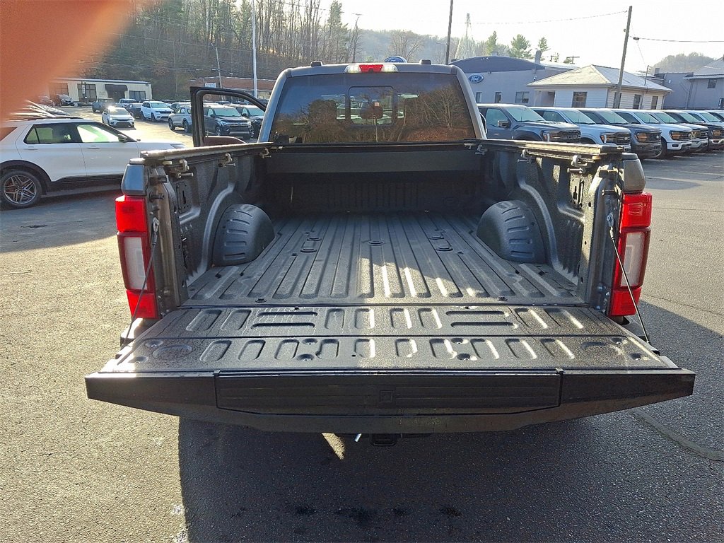 Used 2022 Ford F450 Platinum w/ FX4 Off-Road Package image 29