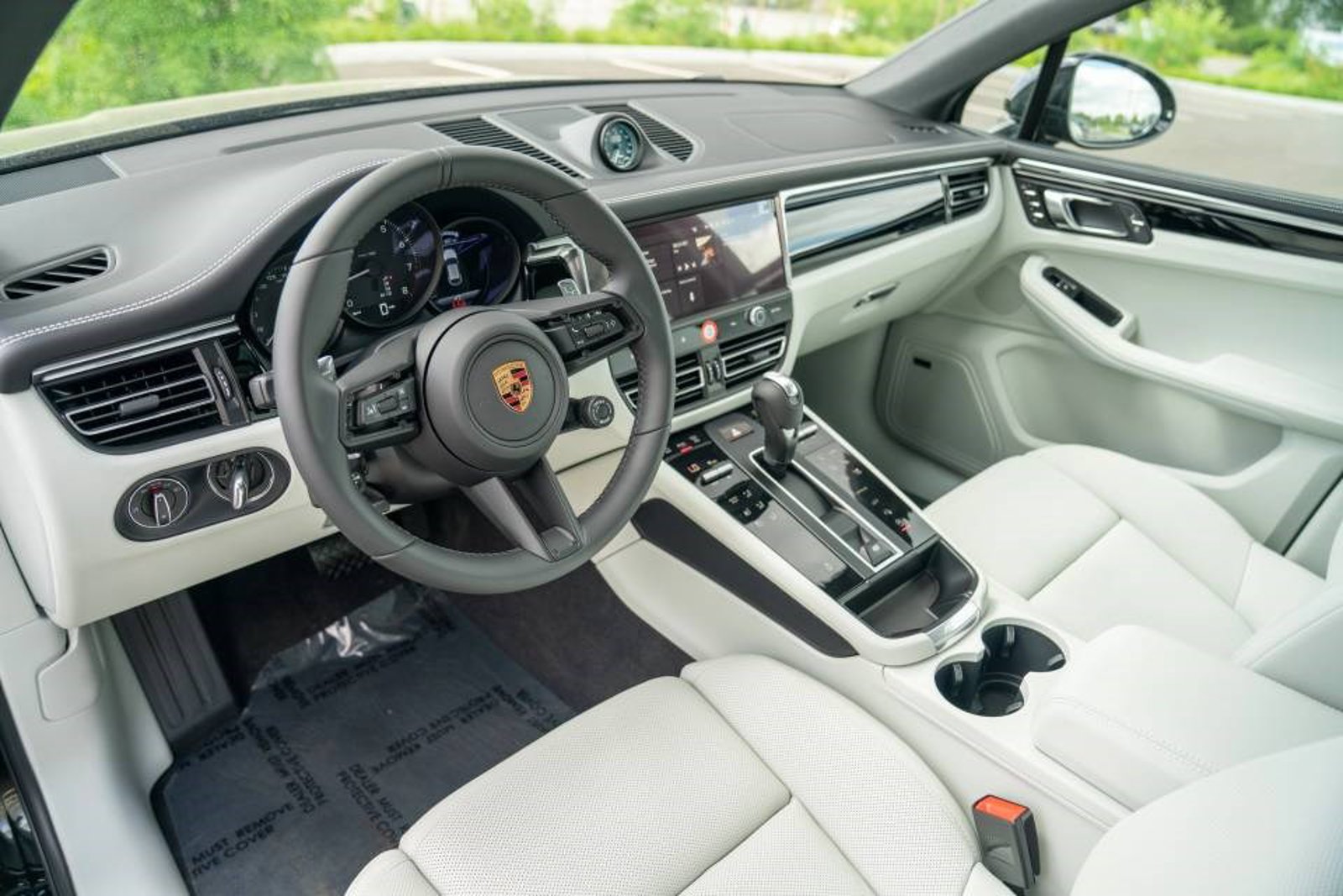 New 2026 Porsche Macan AWD/4WD image 4