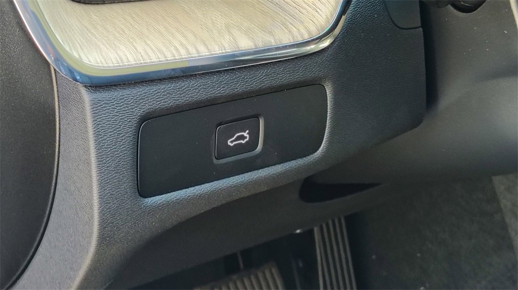 New 2026 Volvo XC60 B5 Plus w/ Climate Package image 11