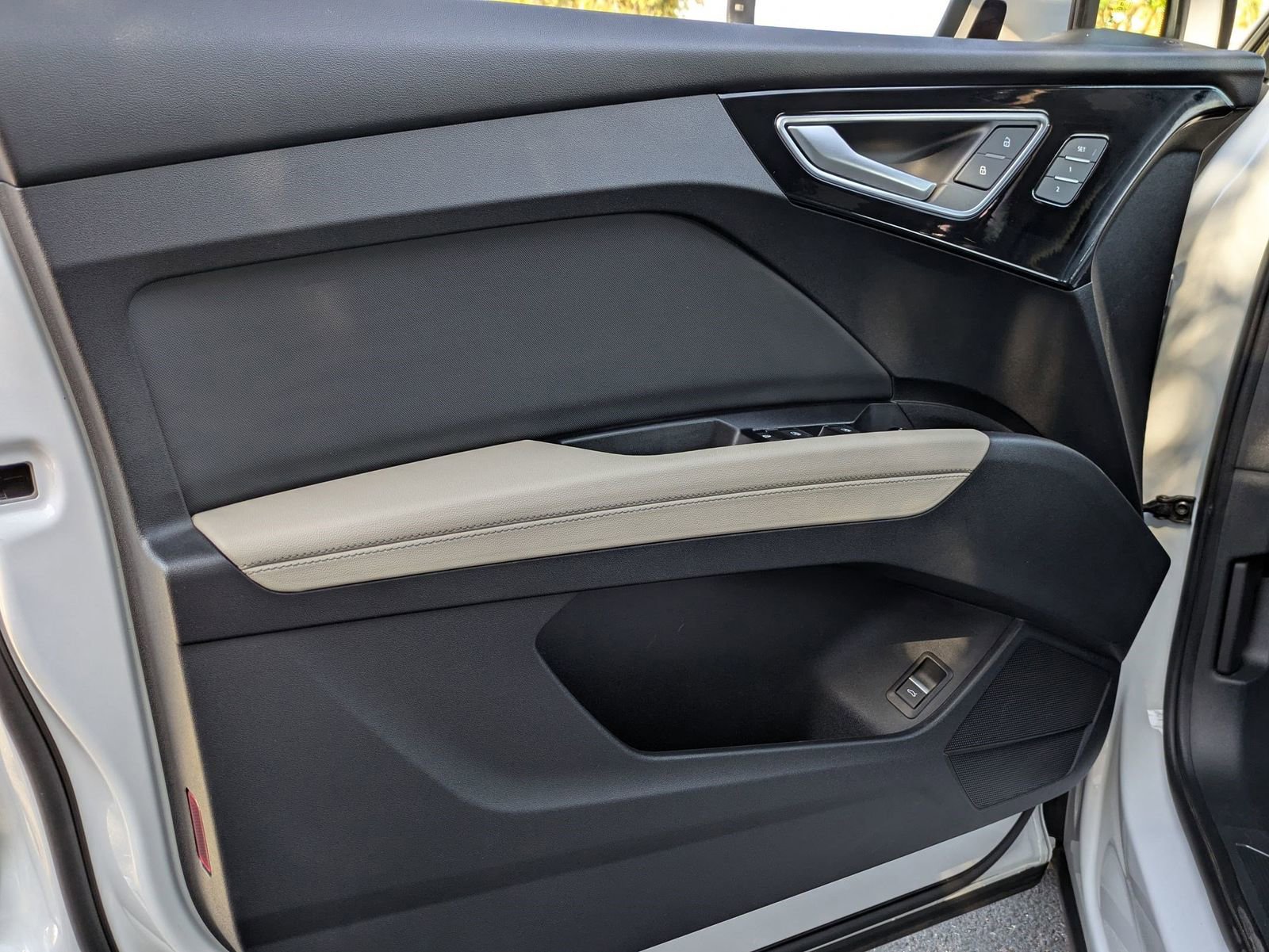 Used 2024 Audi Q4 e-tron Premium Plus image 16