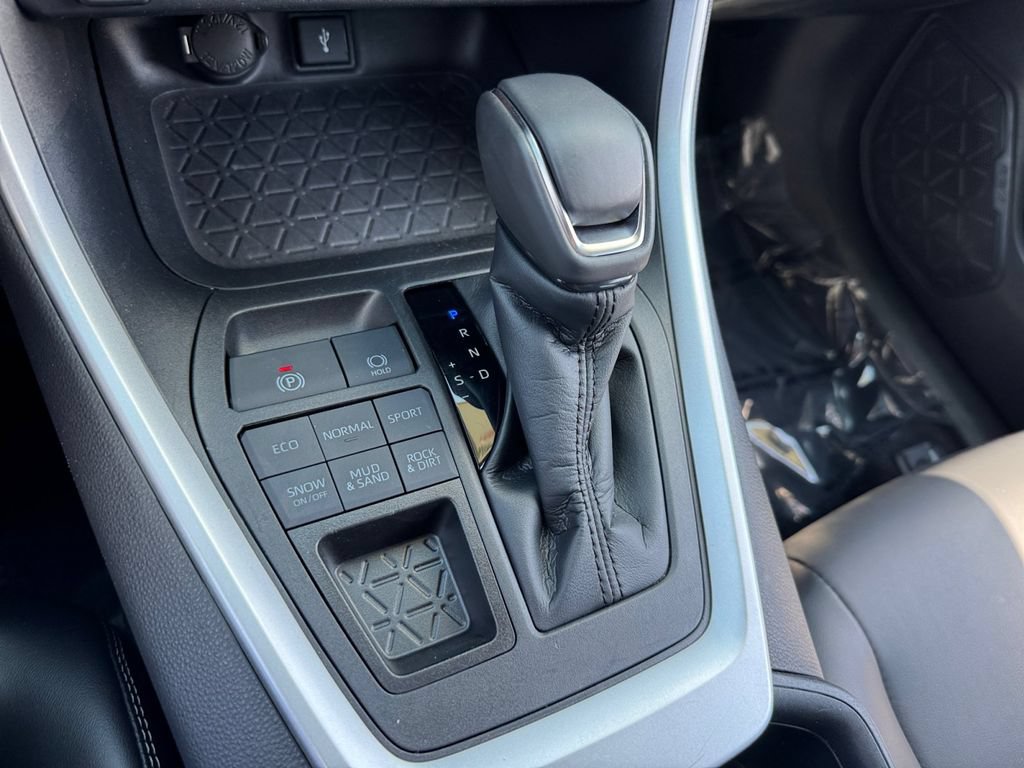 Certified 2022 Toyota RAV4 XLE Premium AWD/4WD image 25