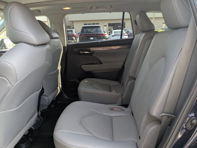 Used 2022 Toyota Highlander Platinum AWD/4WD image 15