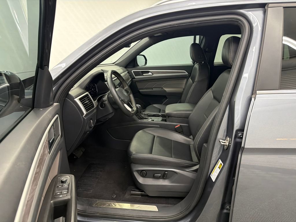 Used 2022 Volkswagen Atlas Cross Sport SE w/ Panoramic Sunroof Package image 9