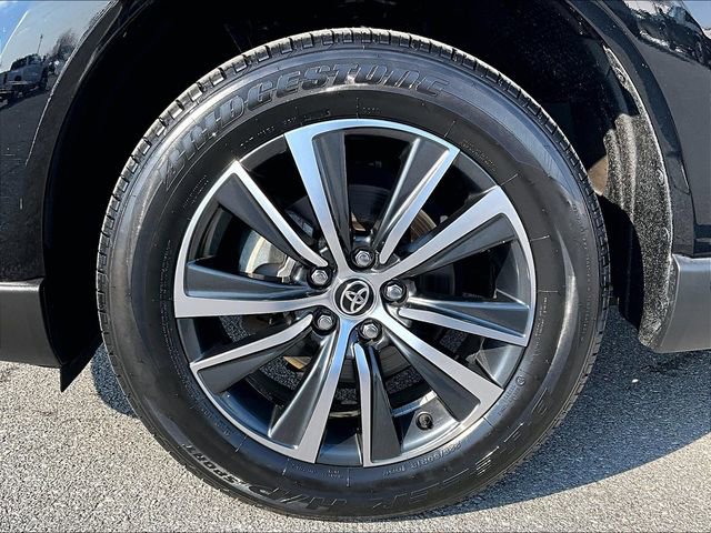 Used 2023 Toyota Venza LE image 7