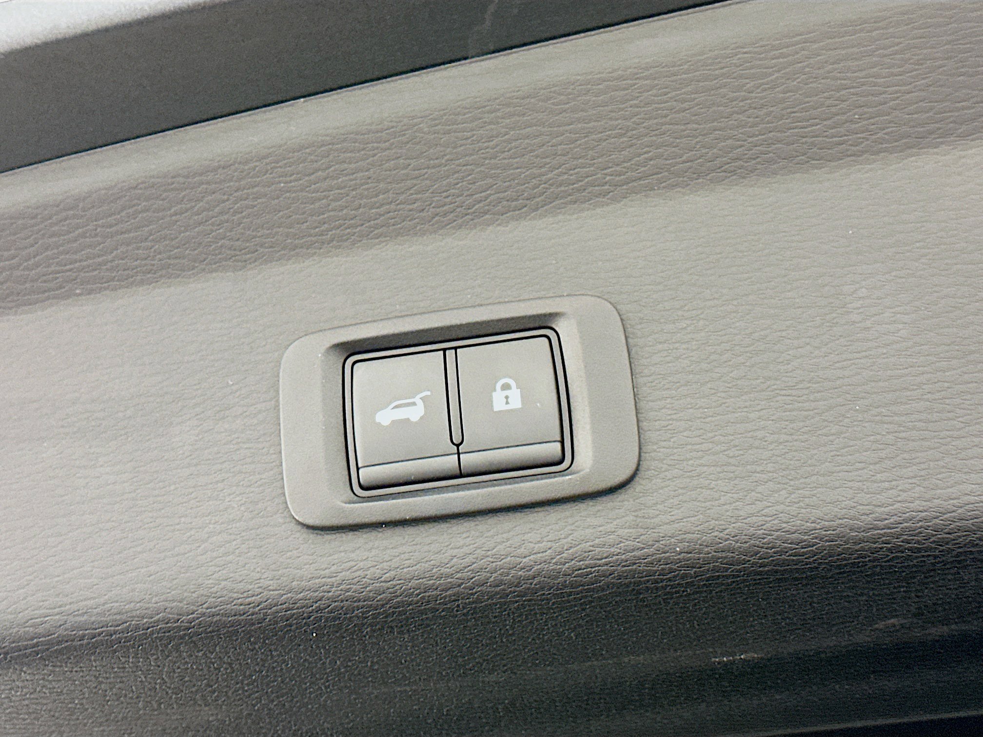 Used 2025 Mitsubishi Outlander SE image 31