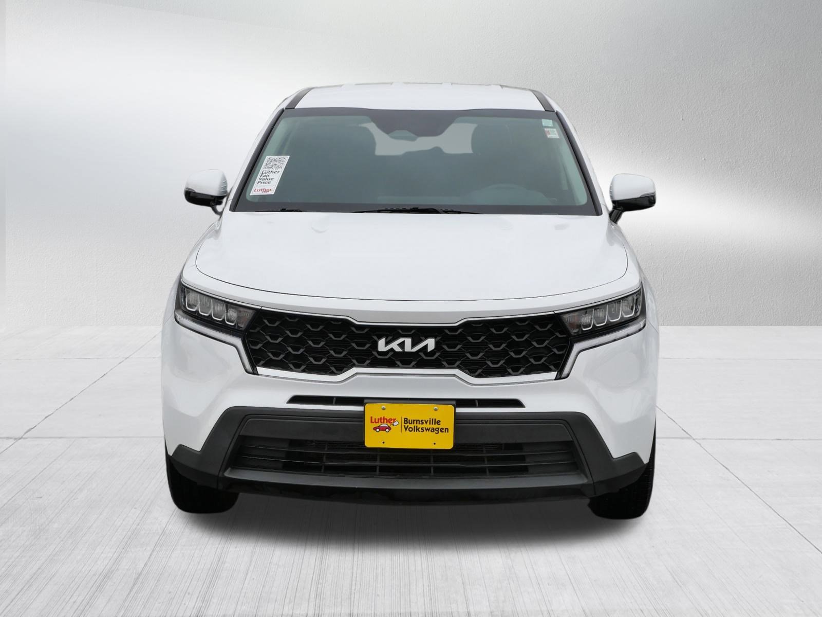 Used 2023 Kia Sorento LX image 2