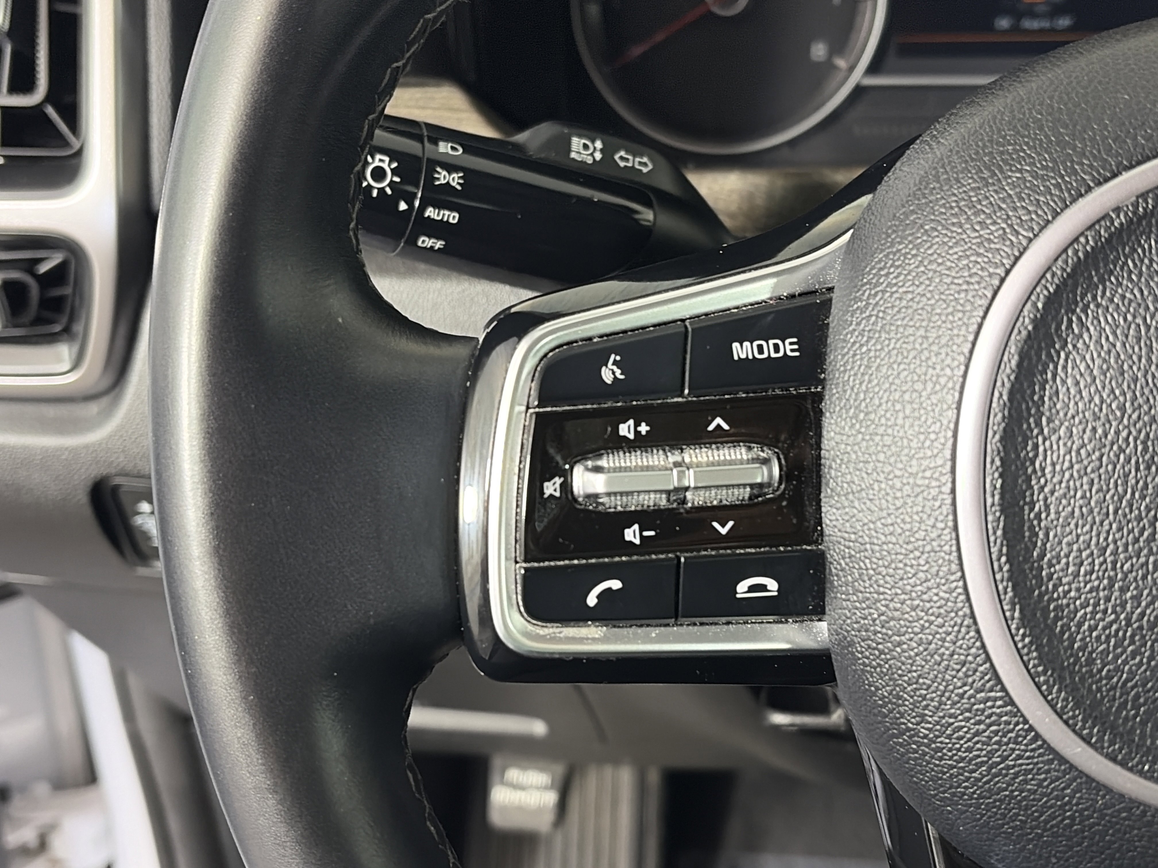 Certified 2023 Kia Sorento S w/ Panoramic Sunroof Package image 31